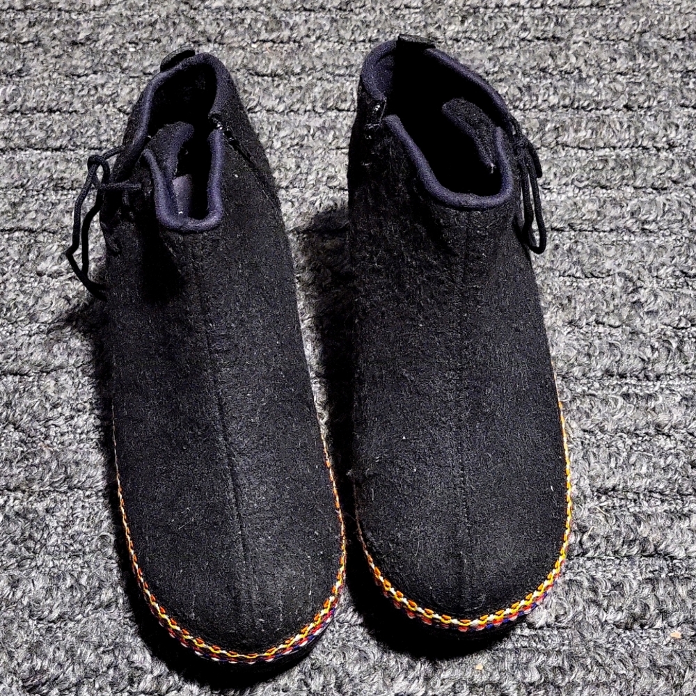 Dansko Embroidered Black wool ankle boots for women,size 38 Pre-Owned.